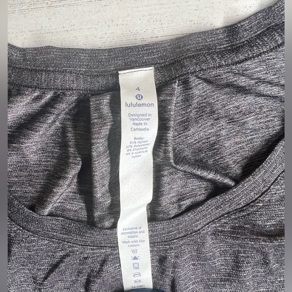 Lululemon sleeveless grey tee Sz.4 - Picture 4 of 7